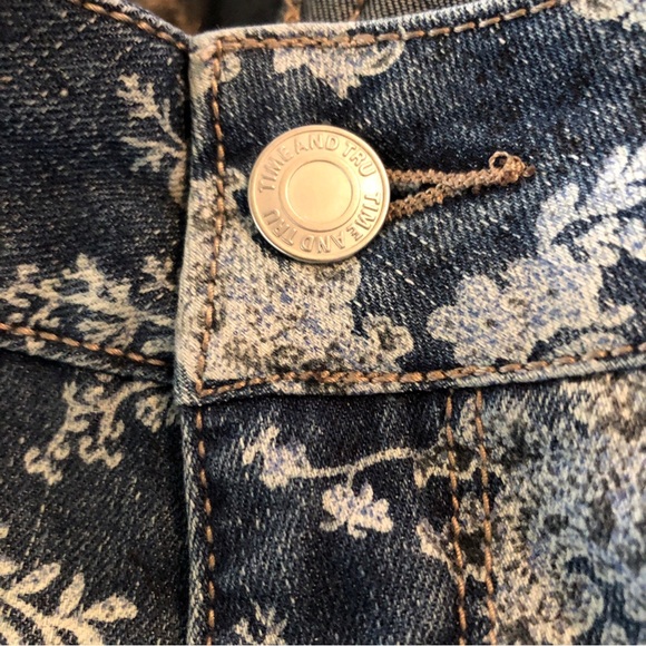 TIME and TRU Printed Denim Shorts With Pockets Size 14 Womens 5 Pockets New - Picture 9 of 11